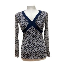 New York & Company Chain Print V-Neck Blouse Women’s XS Long Sleeve